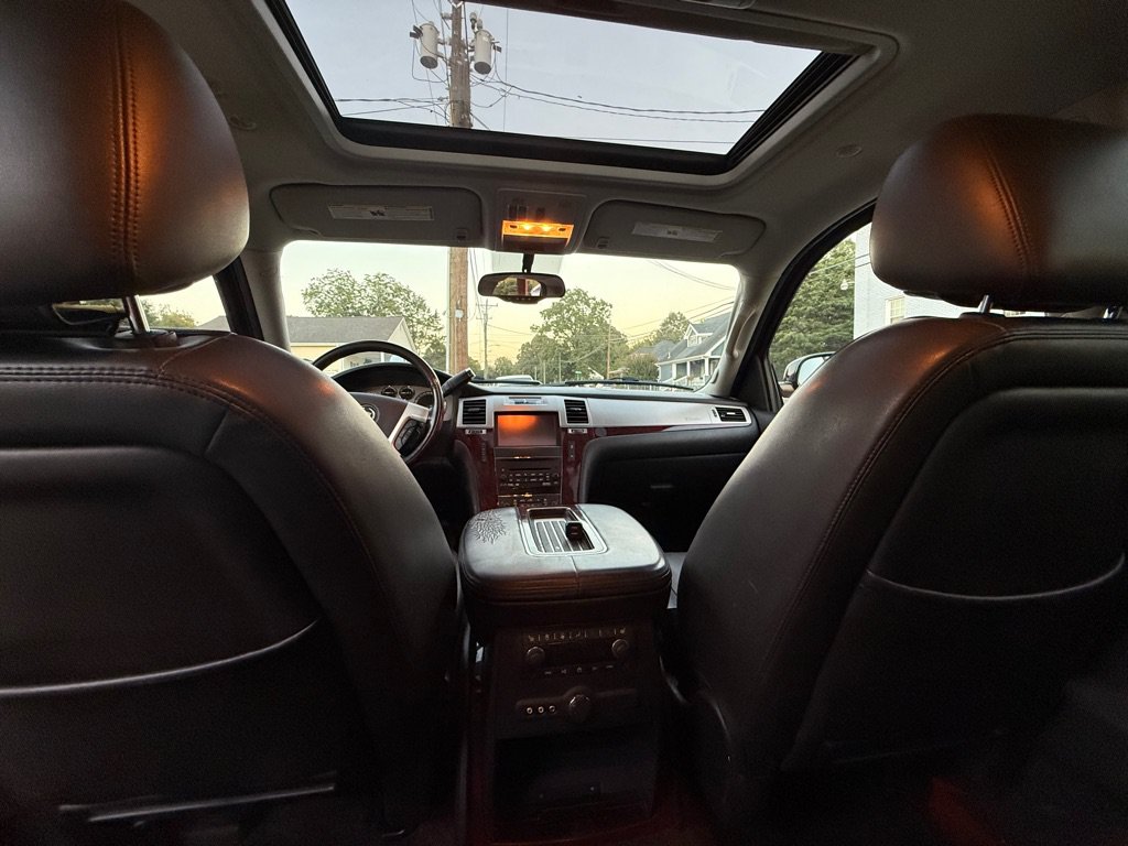 Used 2014 Cadillac Escalade Luxury AWD/4WD image 16