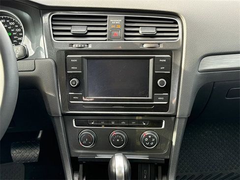 Used 2020 Volkswagen Golf 4-Door image 12