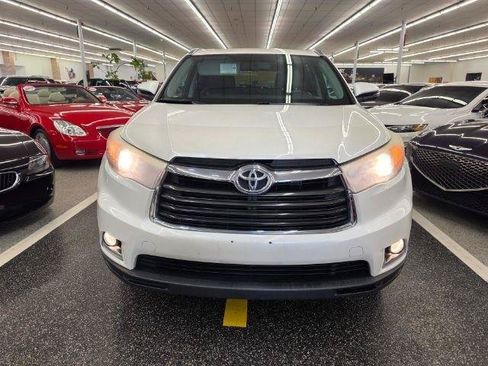 Used 2014 Toyota Highlander Limited FWD image 2