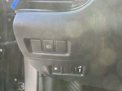 Used 2021 Toyota C-HR XLE FWD image 8