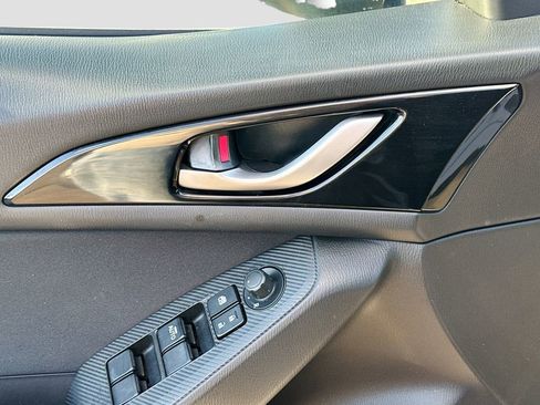 Used 2014 MAZDA MAZDA3 i Touring image 20