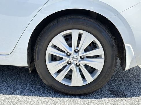 Used 2025 Nissan Sentra S FWD image 32