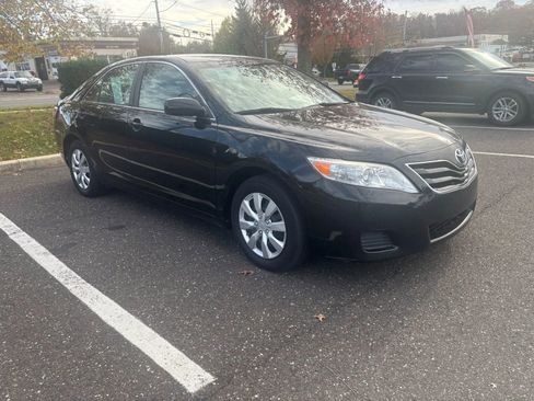 Used 2011 Toyota Camry LE image 11