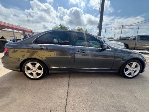 Used 2010 Mercedes-Benz C 300 Sedan image 4