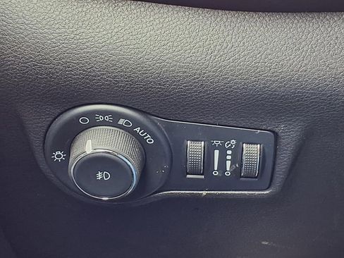 Used 2025 Jeep Compass Limited AWD/4WD image 17