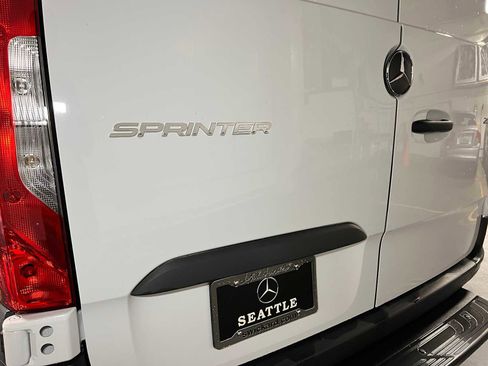 Used 2025 Mercedes-Benz Sprinter 2500 image 15