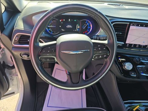 Used 2021 Chrysler Pacifica Limited w/ Uconnect Theater Family Group image 14