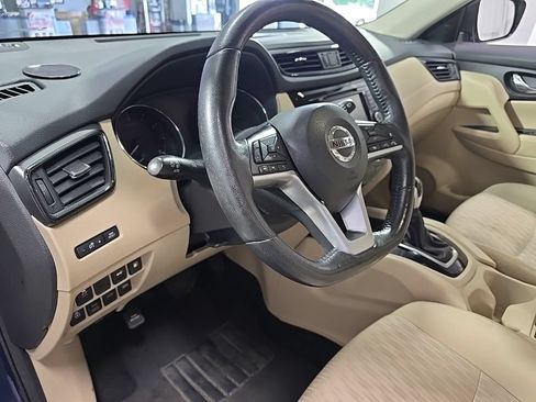 Used 2018 Nissan Rogue SV w/ Sun & Sound Touring Package AWD/4WD image 19