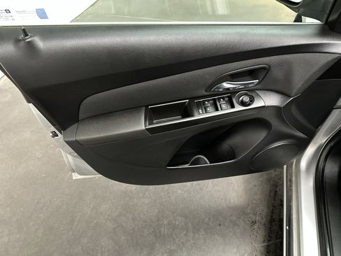 Used 2013 Chevrolet Cruze LT image 16