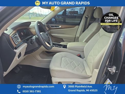 Used 2024 Volkswagen Atlas SE image 9