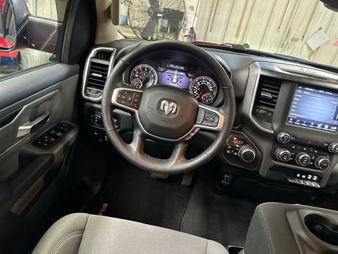Used 2020 RAM 1500 Big Horn AWD/4WD image 17