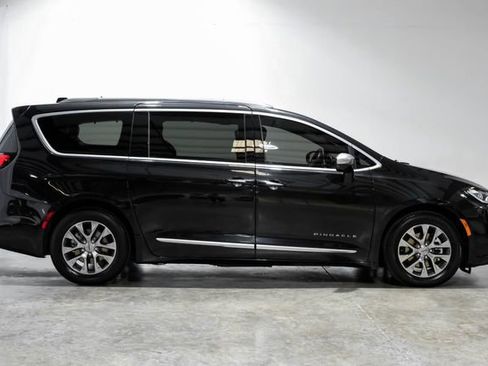 Used 2022 Chrysler Pacifica Pinnacle image 14