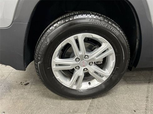 Used 2024 GMC Terrain SLE image 32