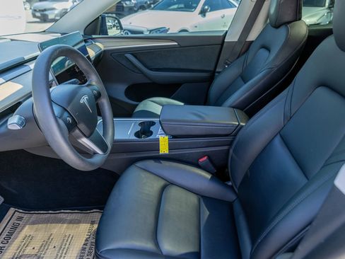 Used 2022 Tesla Model Y Long Range AWD/4WD image 16