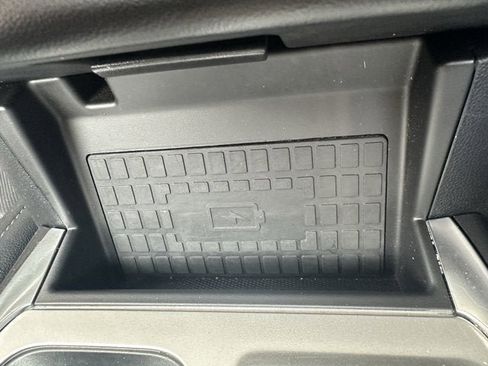 Used 2022 Ford Explorer Limited w/ Equipment Group 301A image 22