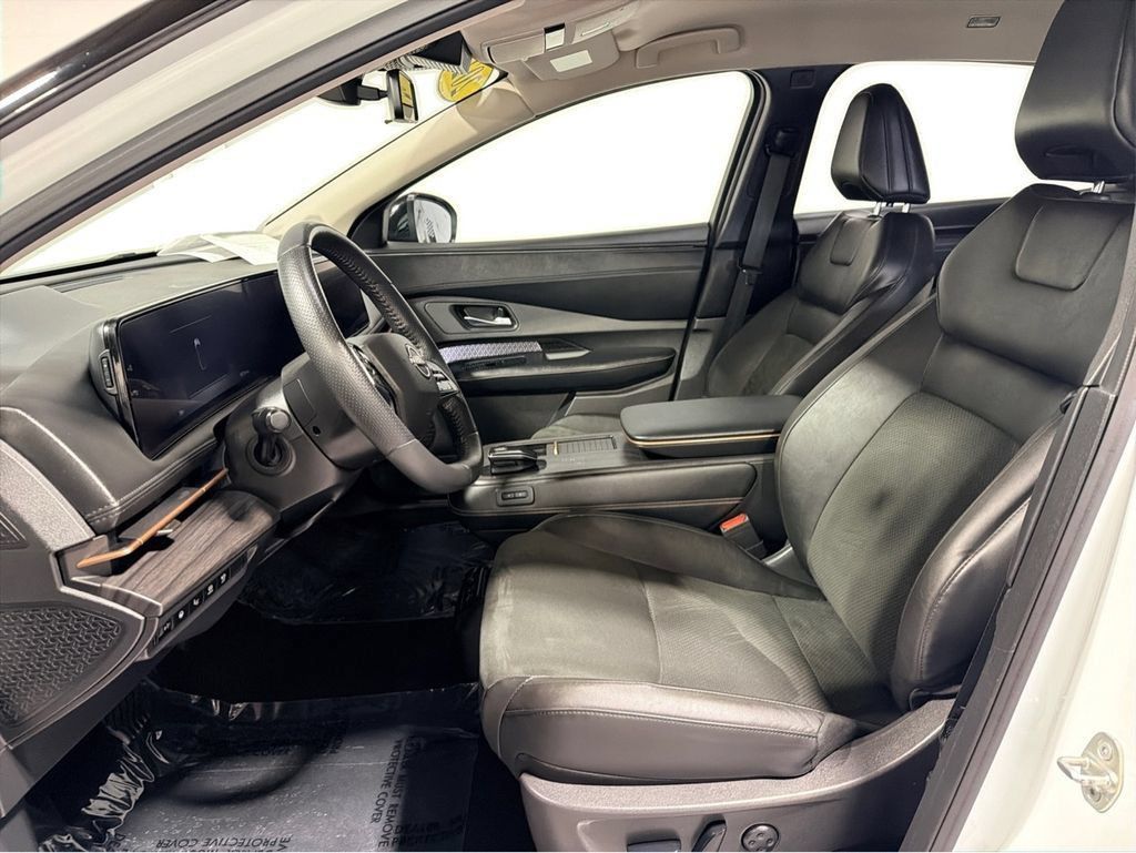 Used 2023 Nissan Ariya AWD image 9