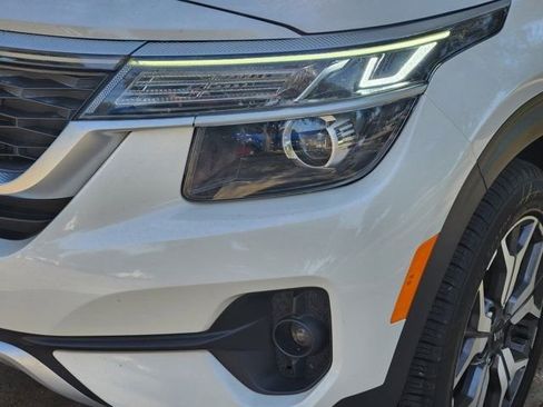 Used 2021 Kia Seltos EX image 17