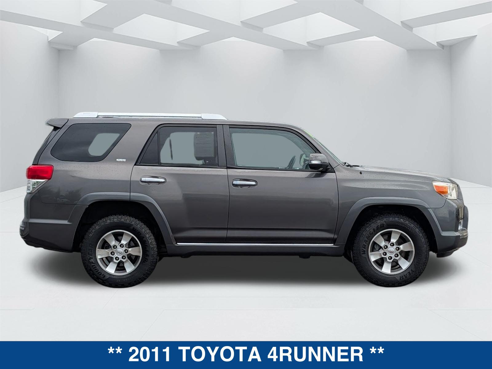 Used 2011 Toyota 4Runner SR5 w/ Convenience Pkg RWD image 4