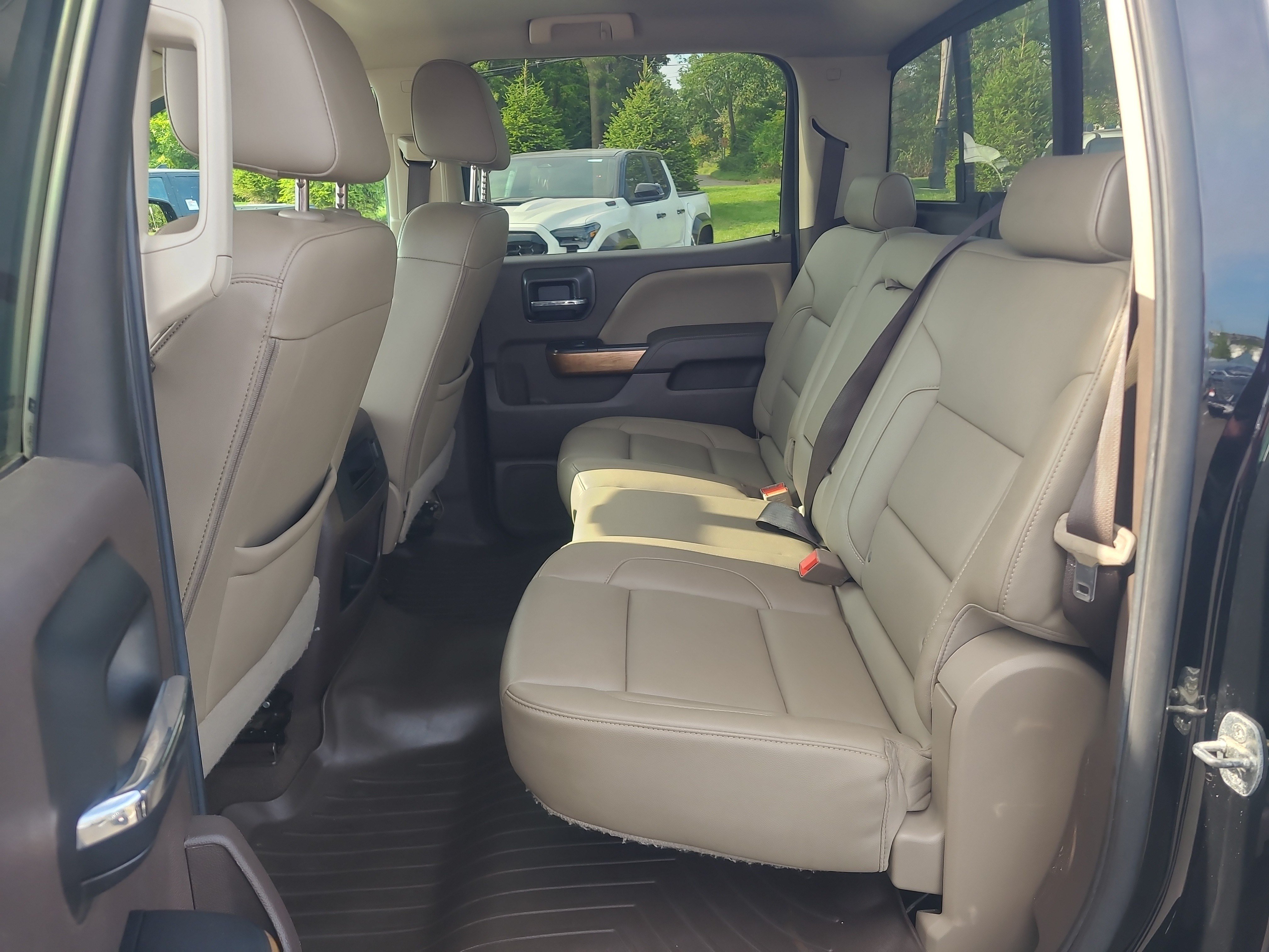Used 2018 Chevrolet Silverado 1500 LTZ w/ Sport Package AWD/4WD image 28