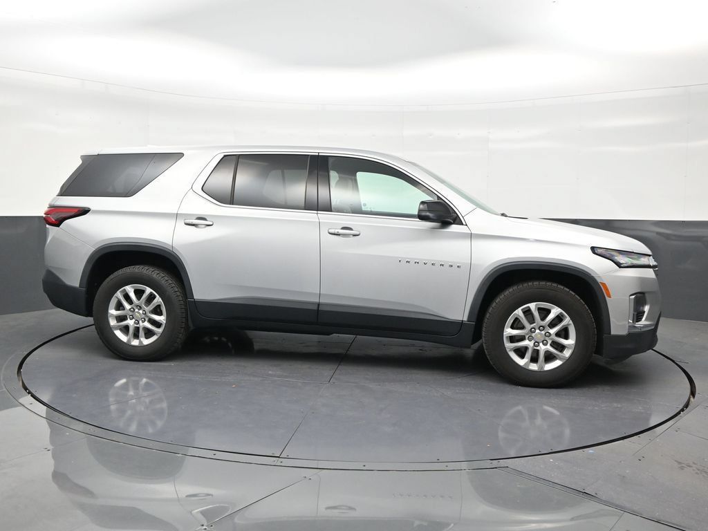 Used 2022 Chevrolet Traverse LS FWD image 6