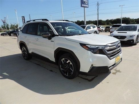 Certified 2025 Subaru Forester Premium image 3