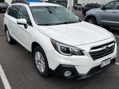 Used 2019 Subaru Outback 2.5i Premium AWD/4WD image 3