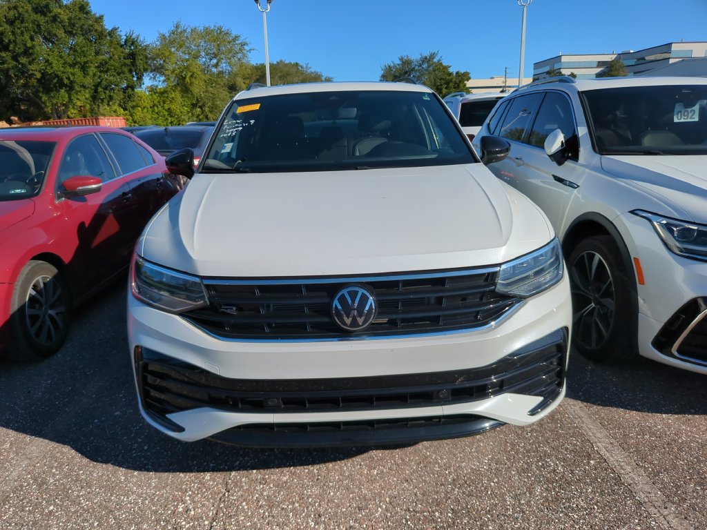 Used 2023 Volkswagen Tiguan SE R-Line FWD image 3