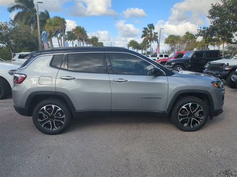 Certified 2022 Jeep Compass Limited image 4