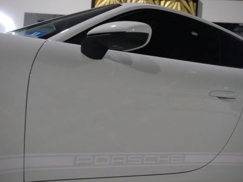 Used 2020 Porsche 911 Carrera RWD image 6