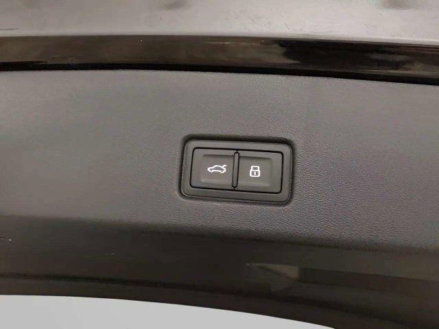 Used 2024 Audi Q4 e-tron Premium Plus w/ Premium Plus AWD/4WD image 9