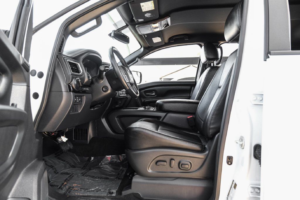 Used 2019 Nissan Titan SL w/ Midnight Edition RWD image 3