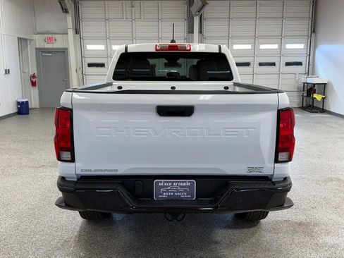 Used 2024 Chevrolet Colorado W/T image 3