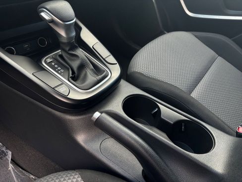 Used 2025 Kia Soul LX w/ LX Technology Package FWD image 39