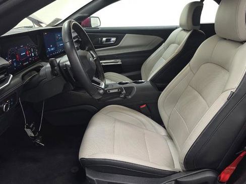 Used 2025 Ford Mustang GT Premium w/ GT Performance Package image 5