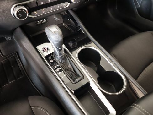 Used 2024 Nissan Altima 2.5 SV image 7