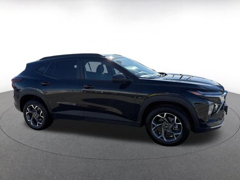 Used 2025 Chevrolet Trax LT w/ LT Convenience Package image 15