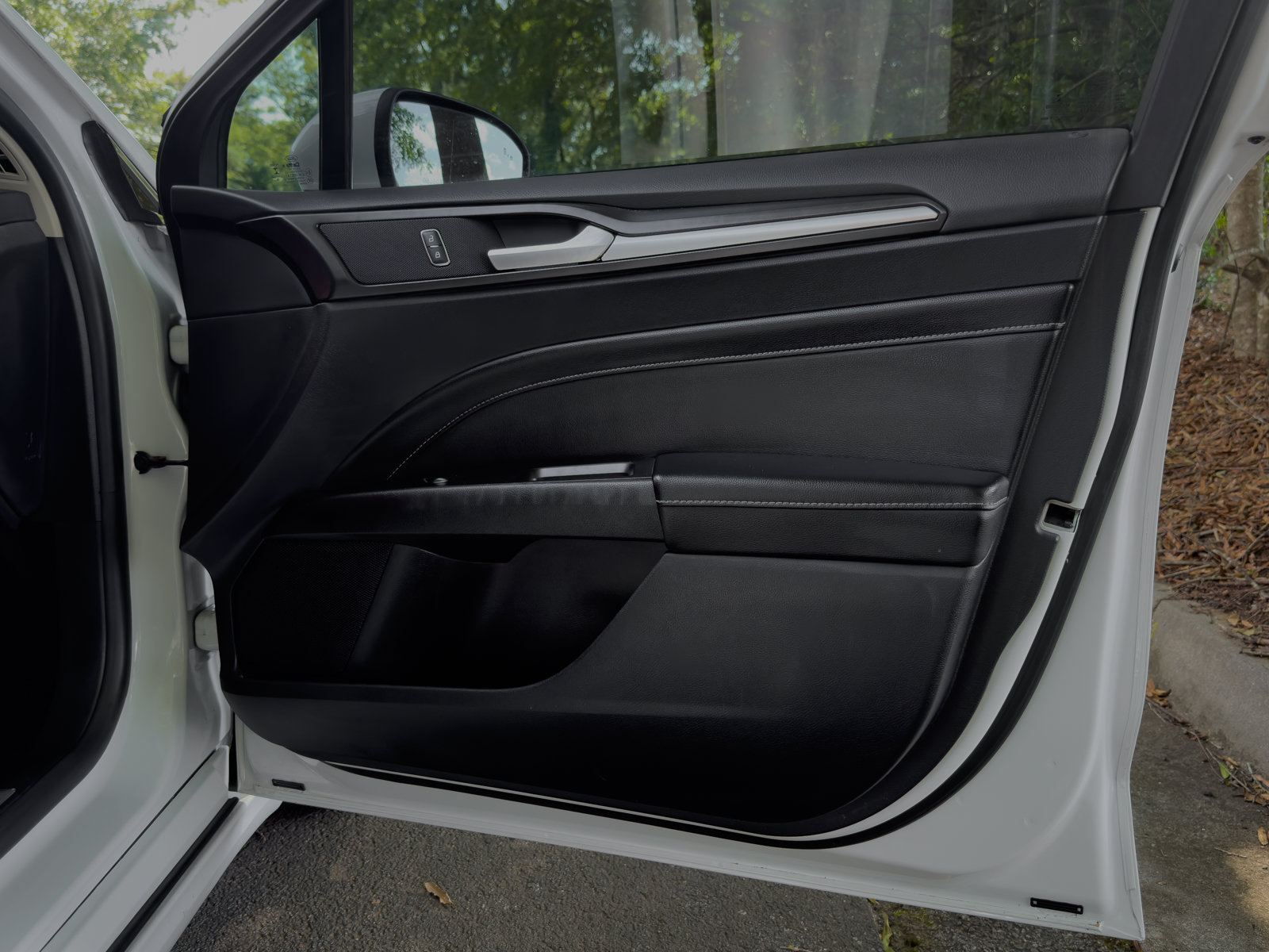 Used 2020 Ford Fusion Titanium FWD image 31