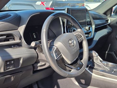 Used 2025 Toyota Highlander XSE AWD/4WD image 8