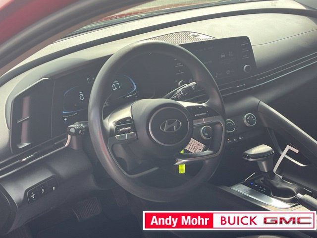 Used 2024 Hyundai Elantra SE FWD image 19