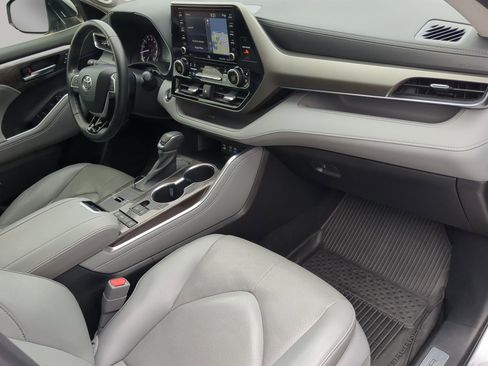 Used 2022 Toyota Highlander Limited image 41