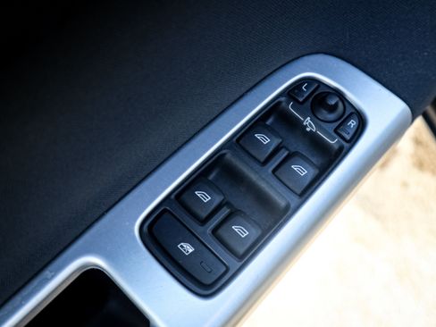 Used 2011 Volvo V50 T5 image 15