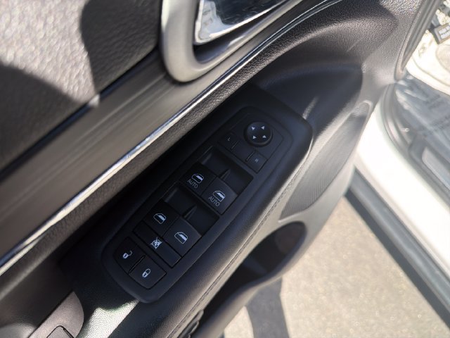 Used 2020 Jeep Grand Cherokee Limited w/ Luxury Group II RWD image 11
