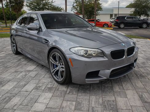 Used 2013 BMW M5 RWD image 1