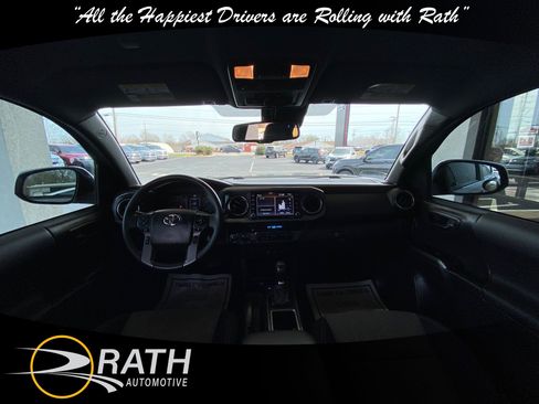 Used 2022 Toyota Tacoma TRD Off-Road image 18