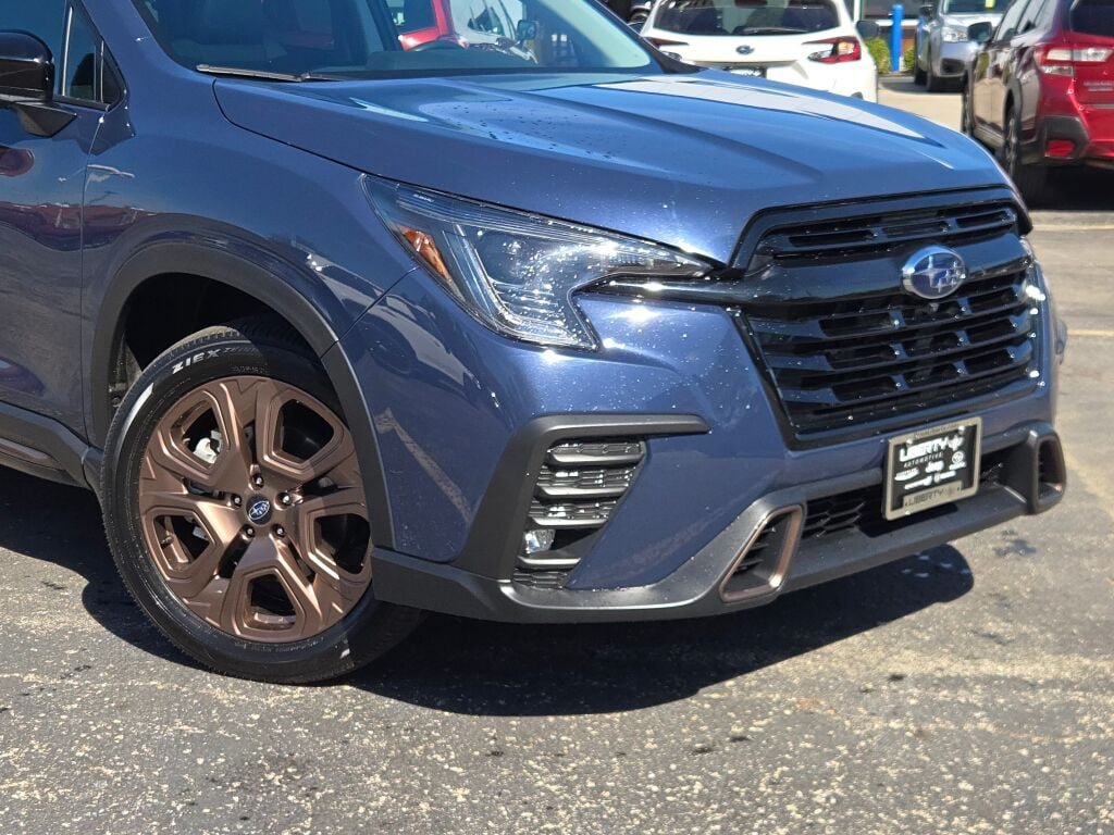 Used 2025 Subaru Ascent Bronze Edition w/ Popular Package #2 AWD/4WD image 2