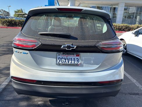 Used 2023 Chevrolet Bolt LT w/ Infotainment Package FWD image 5