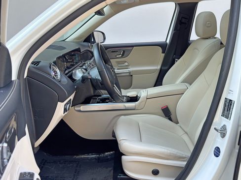 Used 2022 Mercedes-Benz GLB 250 w/ Premium Package Lite image 16