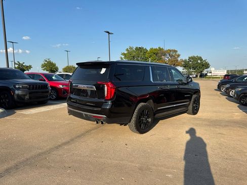 Used 2021 GMC Yukon XL Denali AWD/4WD image 3