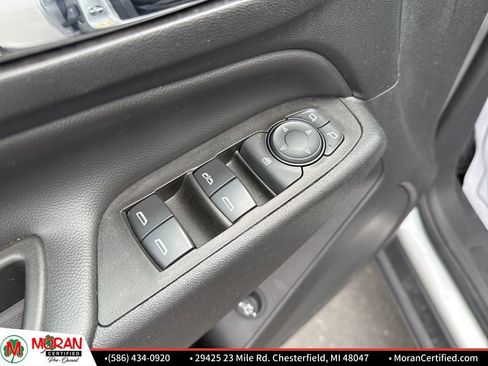 Used 2020 Chevrolet Equinox LT w/ Driver Convenience Package image 10