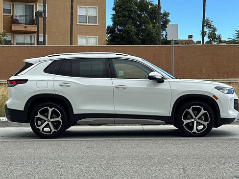 Certified 2026 Volkswagen Tiguan SE w/ Panoramic Sunroof Package FWD image 3